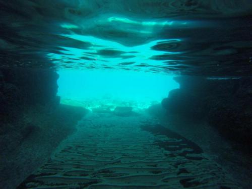 23 - Cave underwater